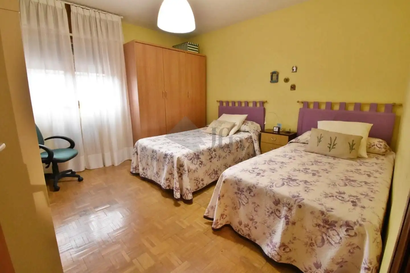 Dormitori de Pis en venda en Olmedo amb Calefacció, Parquet i Terrassa
