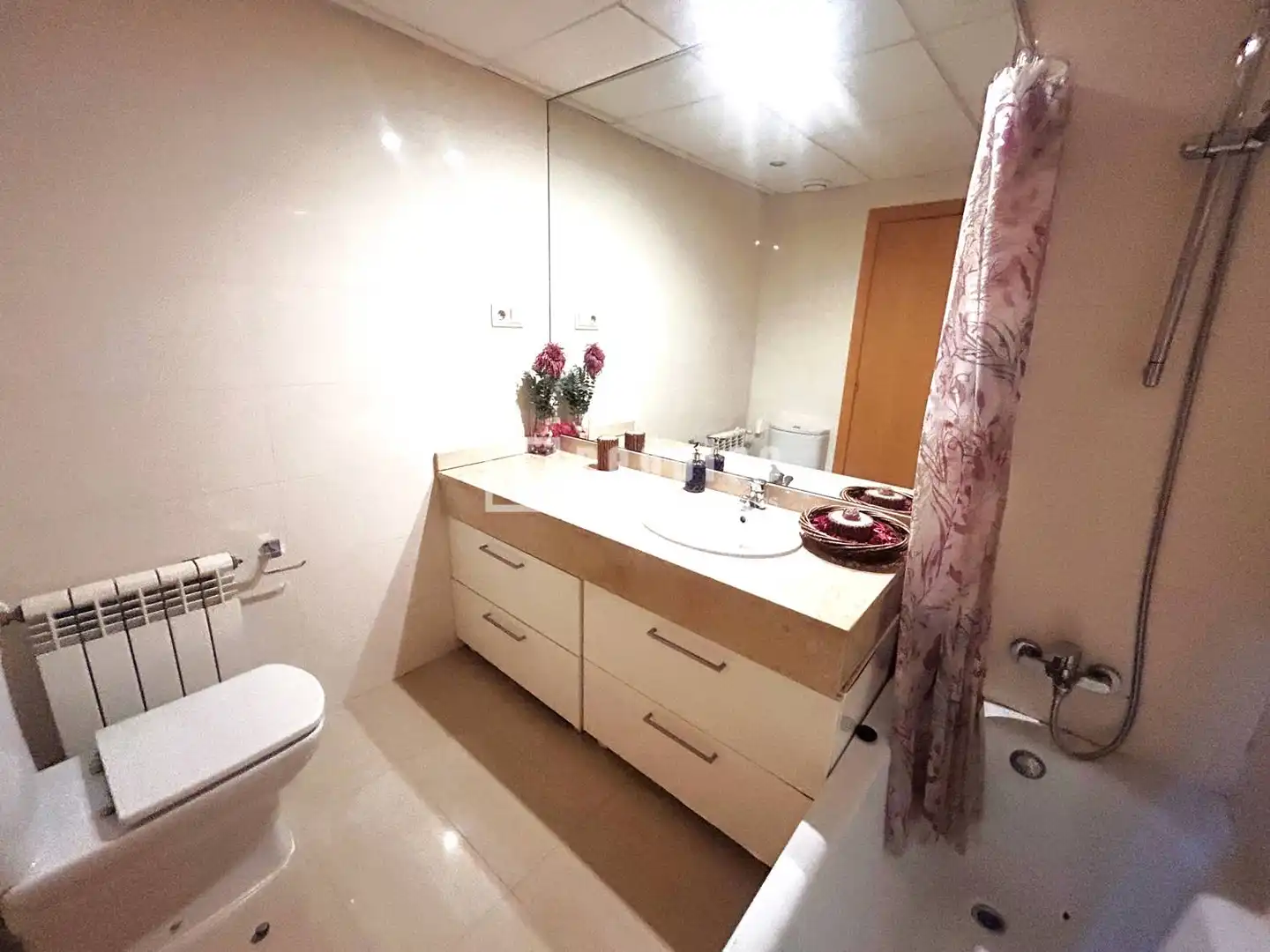 Bathroom of Flat for sale in Parla  with Air Conditioner, Heating and Private garden