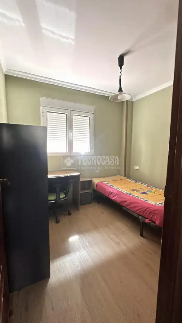 Bedroom of Flat for rent in Granada  with Heating and Balcony