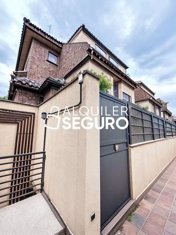 Exterior view of Houses for rent in Madrid  with Heating, Terrace and Storage room