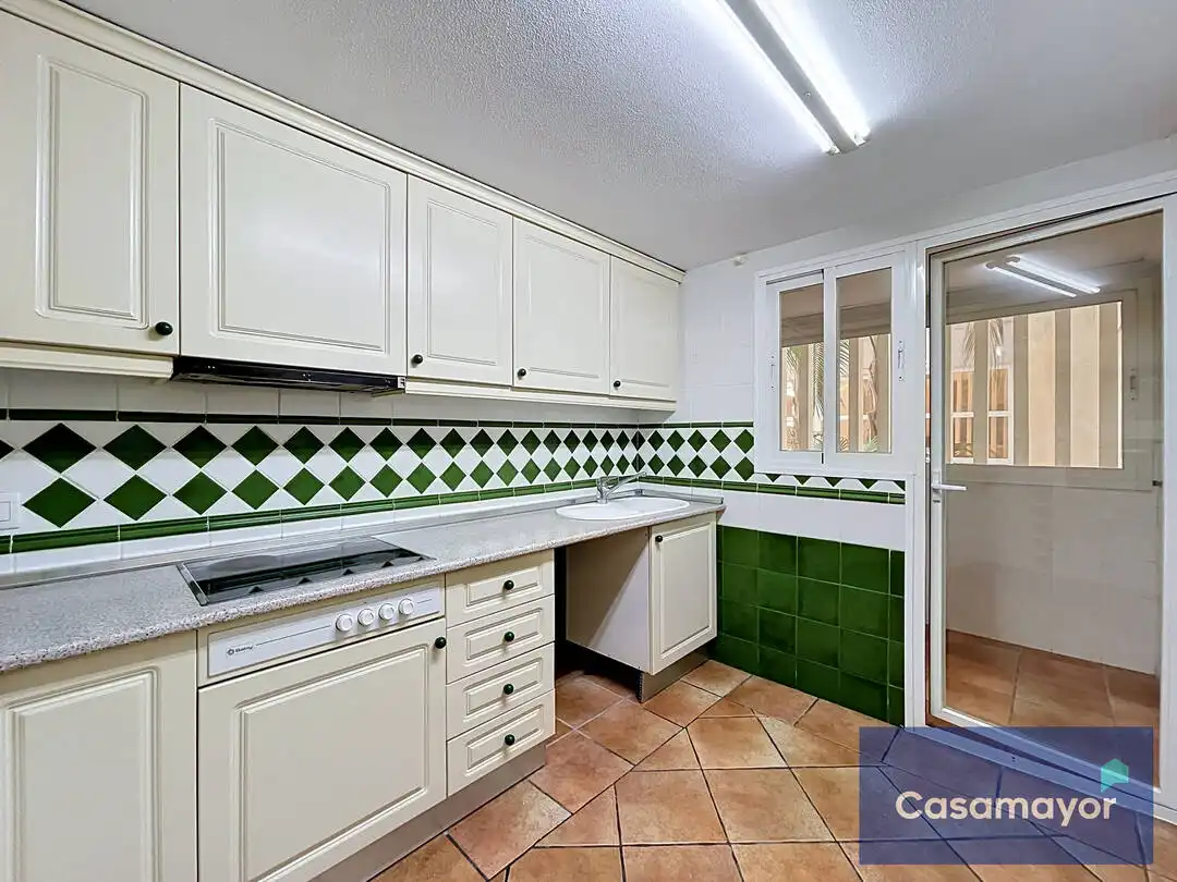 Cocina de Piso en venta en Alicante / Alacant con Aire acondicionado, Calefacción y Jardín privado