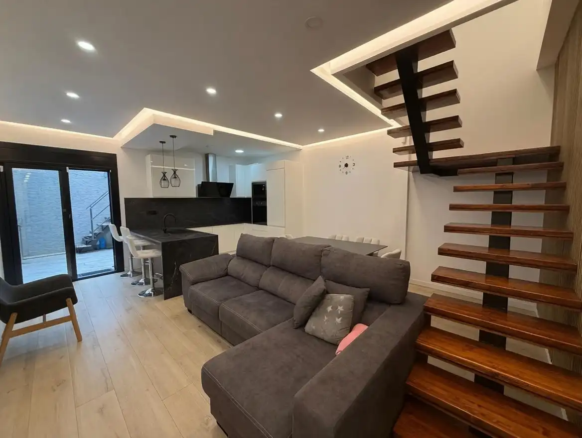 Adosado con terraza en venta en Carrer de Pajares, imagen 3