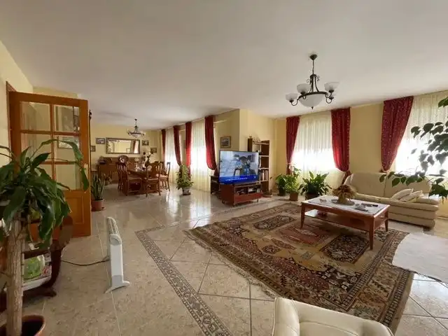 Sala d'estar de Casa o xalet en venda en Valdemorillo amb Calefacció, Jardí privat i Terrassa