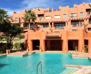 Vista exterior de Casa adosada en venda en Manilva amb Aire condicionat, Jardí privat i Terrassa