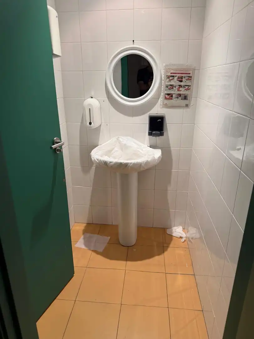 Badezimmer von Geschaftsraum zur Miete in Valladolid