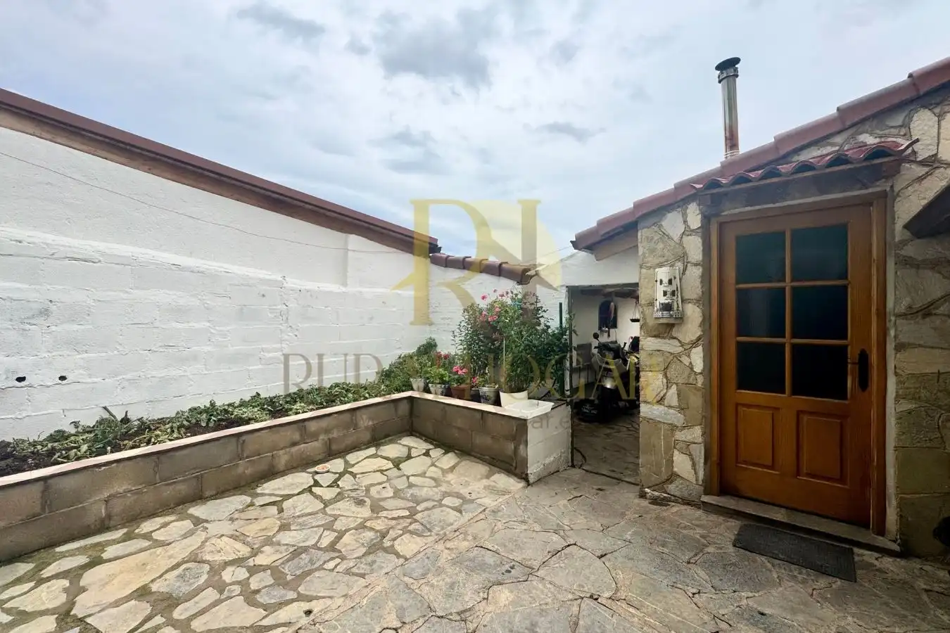 Vista exterior de Casa o xalet en venda en La Pola de Gordón  amb Calefacció i Jardí privat