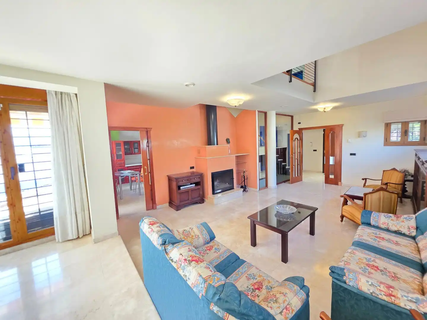 Sala de estar de Casa adosada en venta en Jaén con Aire acondicionado, Calefacción y Jardín privado