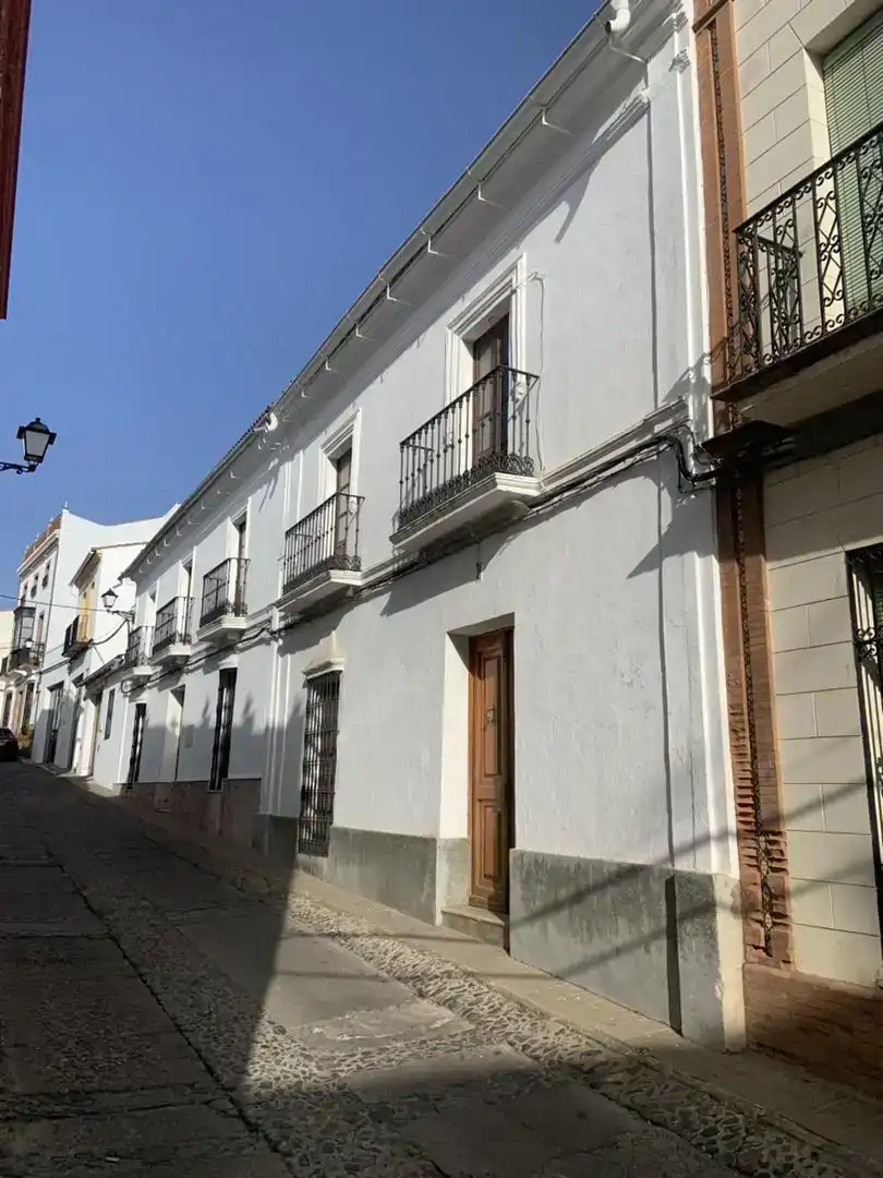 Vista exterior de Casa o xalet en venda en Cumbres Mayores amb Balcó
