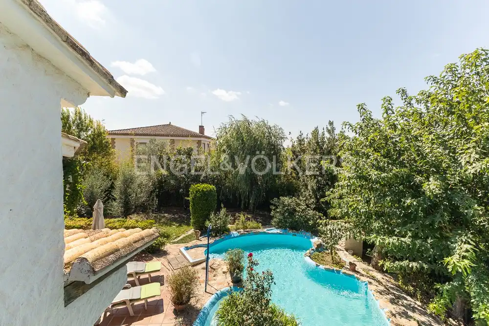 Piscina de Casa o chalet en venta en Requena con Aire acondicionado, Calefacción y Jardín privado