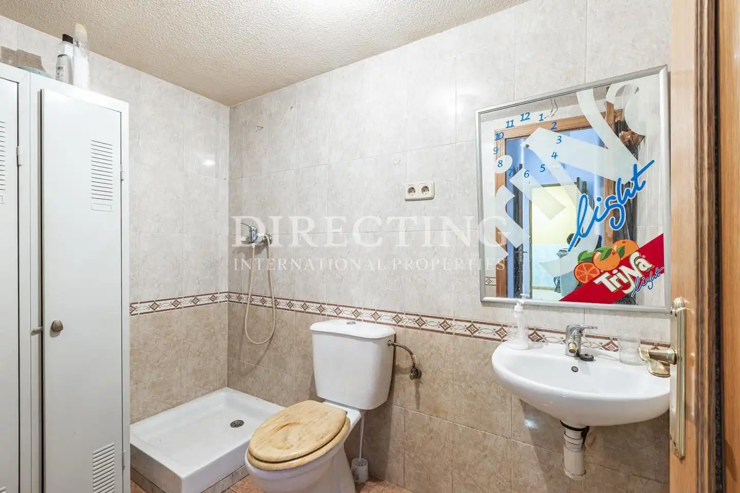 Badezimmer von Geschaftsraum zum Verkauf in Madrid mit Klimaanlage