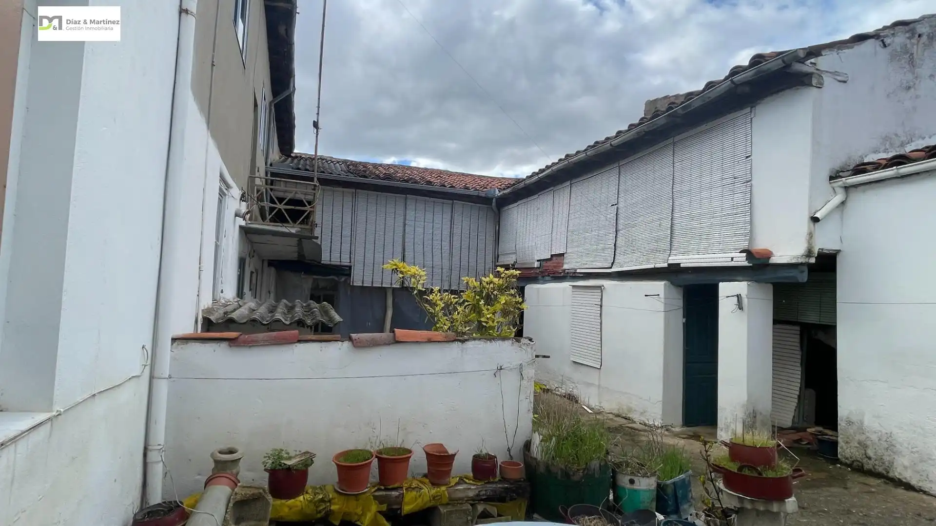 Vista exterior de Casa o xalet en venda en Bustillo del Páramo amb Calefacció