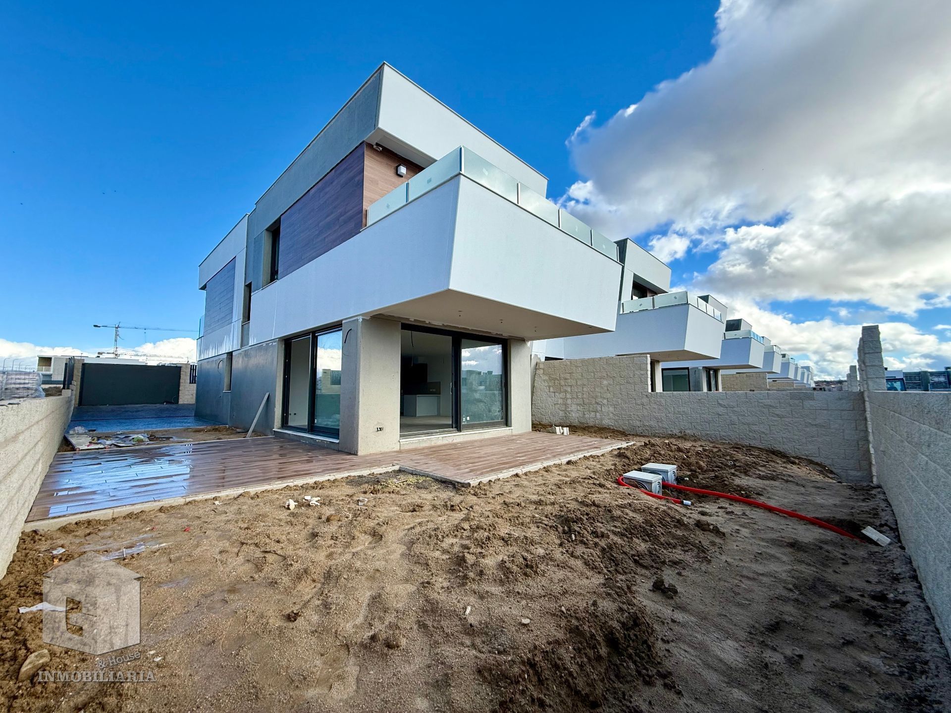 Exterior view of Single-family semi-detached for sale in Villaviciosa de Odón  with Heating, Private garden and Terrace