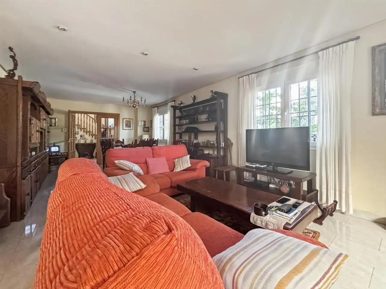 Sala d'estar de Casa o xalet en venda en Galapagar amb Calefacció, Jardí privat i Parquet