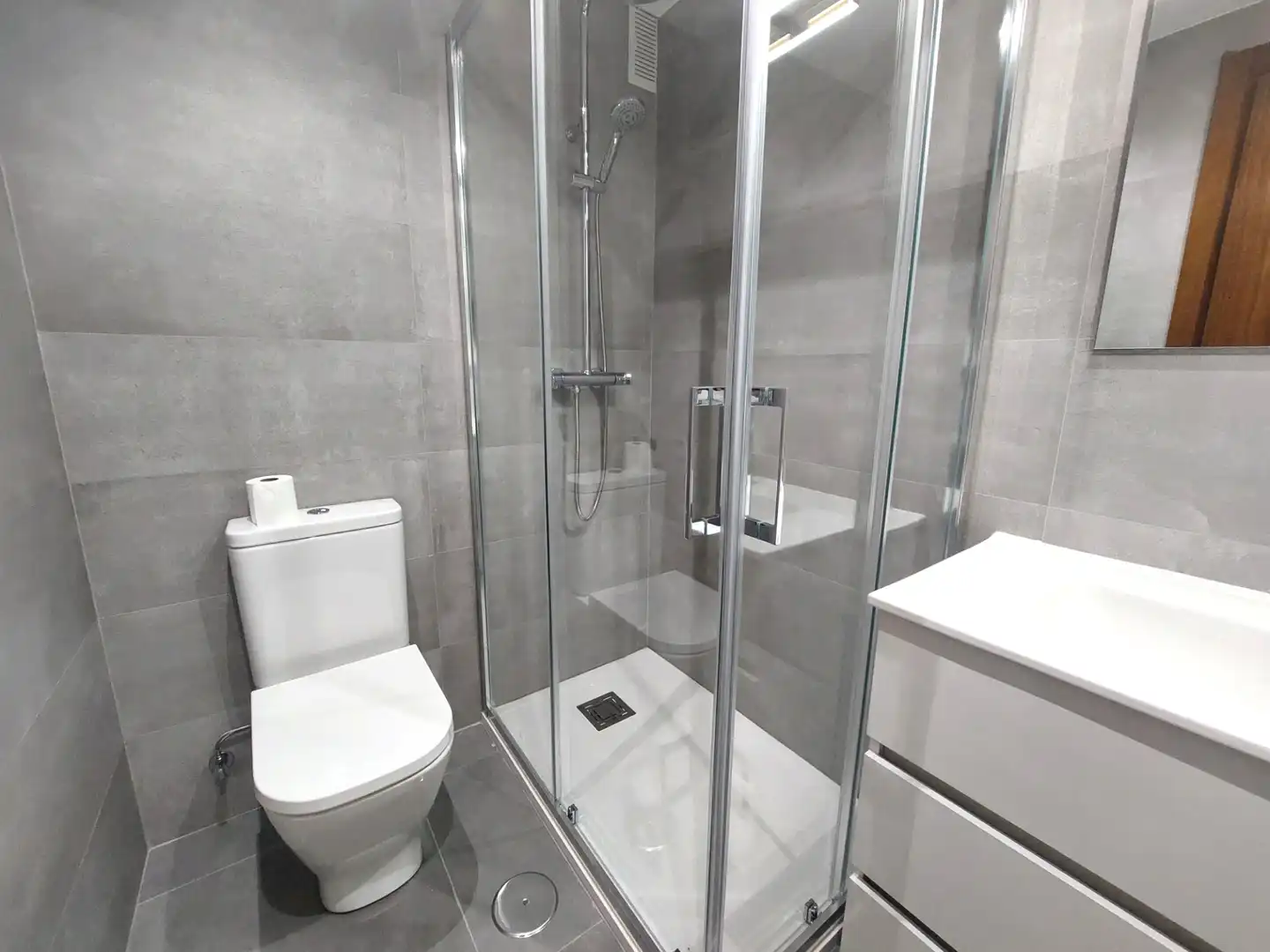Bathroom of Attic for rent in Madrid  with Air Conditioner, Heating and Terrace