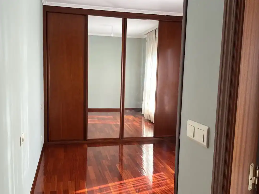 Dormitori de Pis de lloguer en Vigo  amb Parquet i Traster