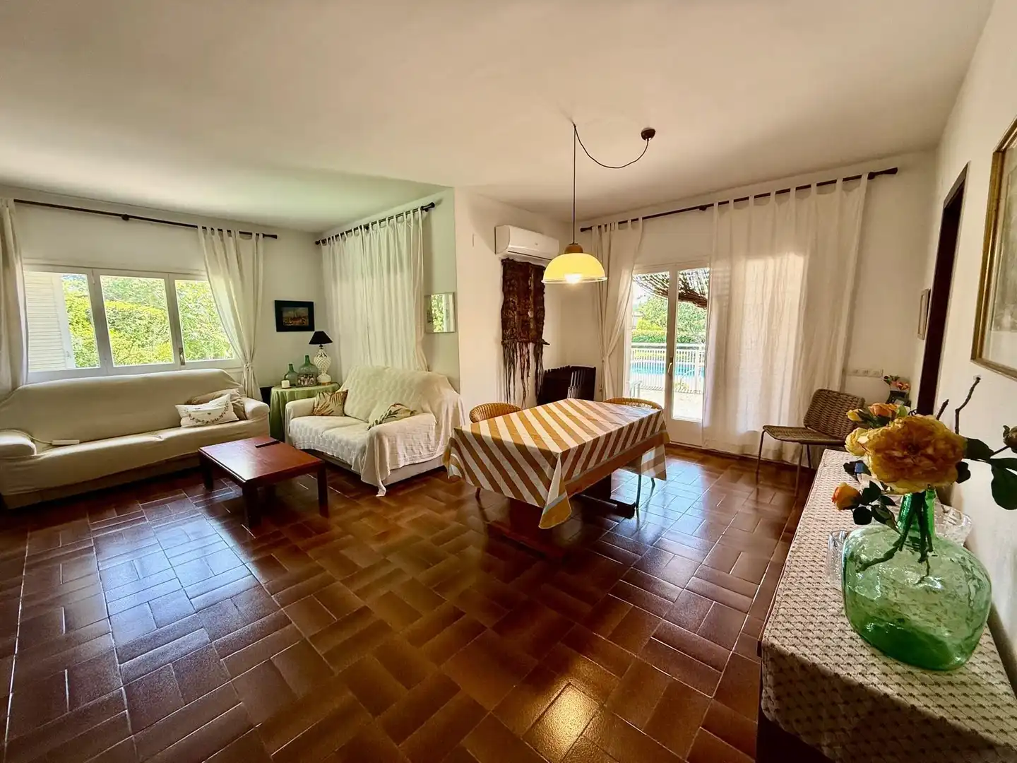 Sala de estar de Casa o chalet en venta en La Torre de Claramunt con Aire acondicionado, Calefacción y Jardín privado