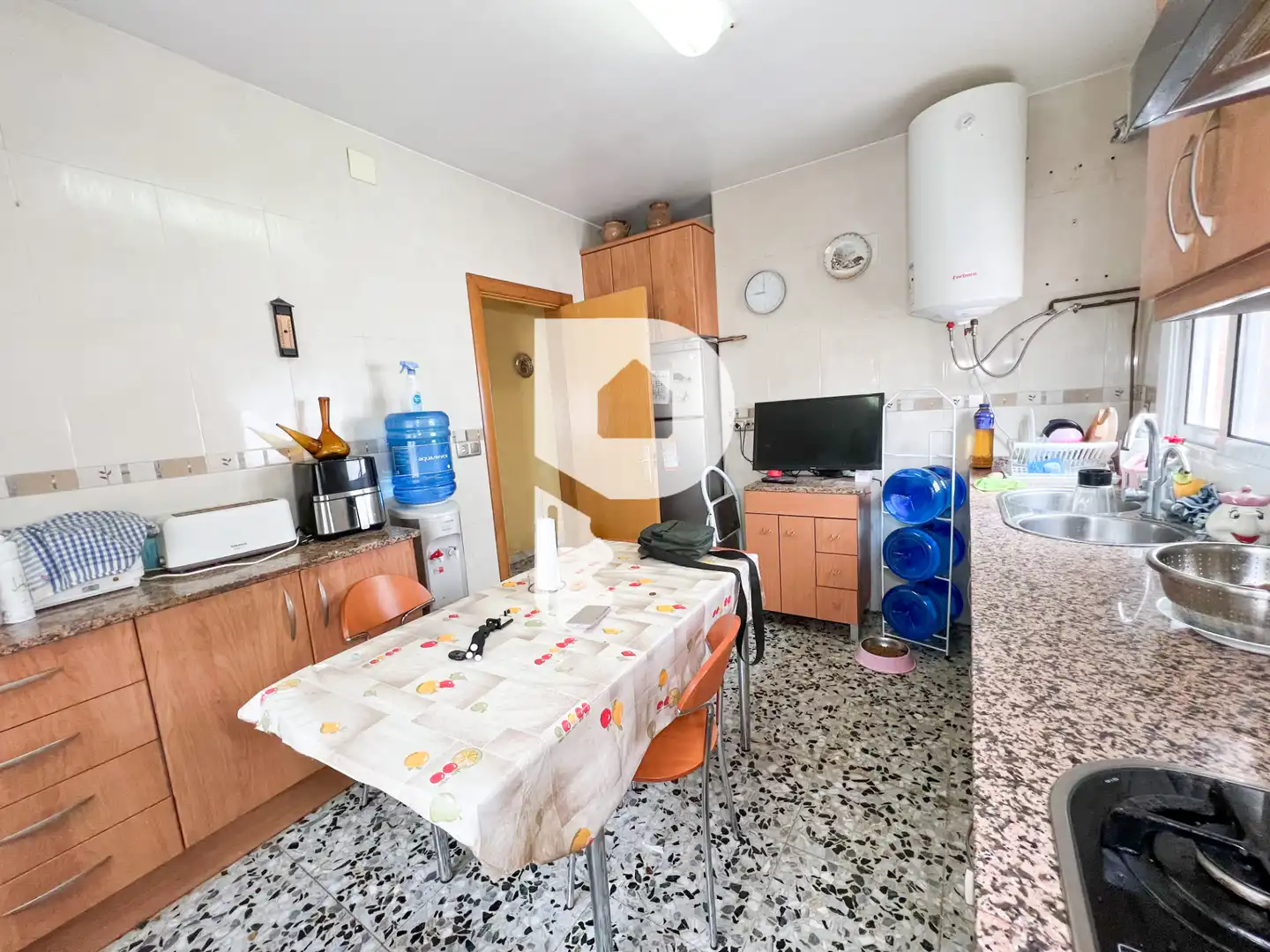 Cuina de Casa o xalet en venda en Torrelles de Llobregat amb Aire condicionat, Calefacció i Jardí privat