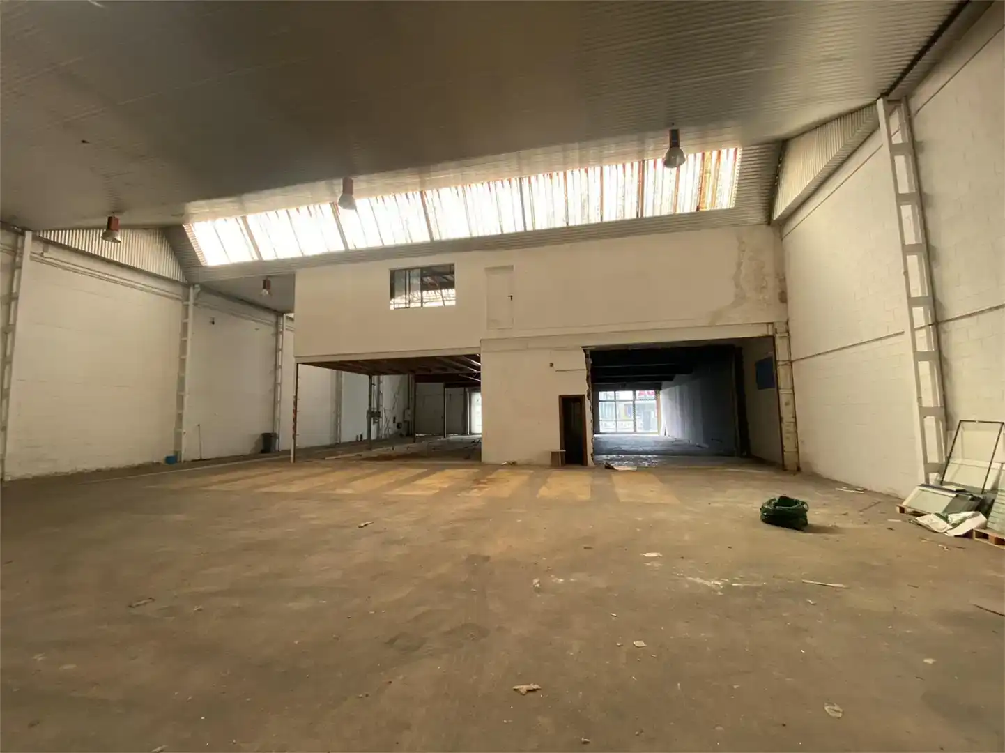Fabrikhallen zur Miete in Narón