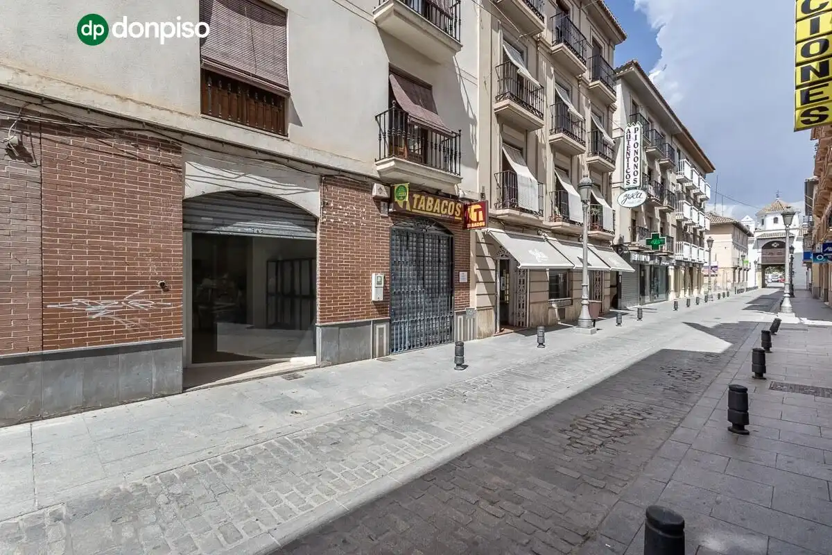 Locale commerciale in vendita a Calle Real 7