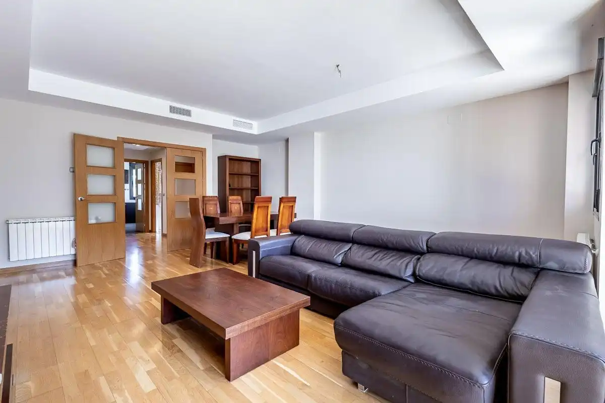 Sala d'estar de Casa adosada en venda en Albolote amb Aire condicionat, Calefacció i Jardí privat