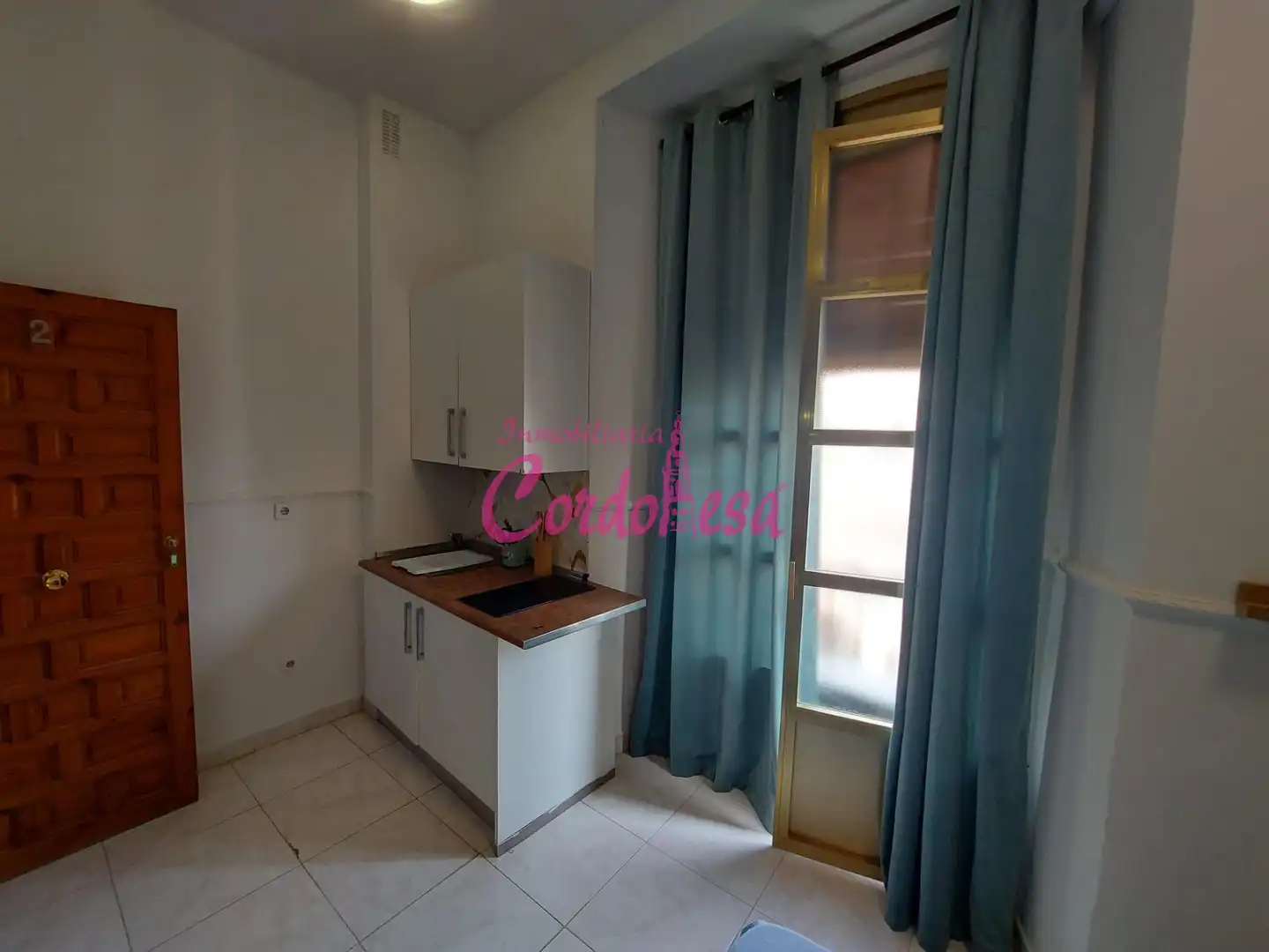 Cocina de Estudio de alquiler en Córdoba con Aire acondicionado, Terraza y Balcón