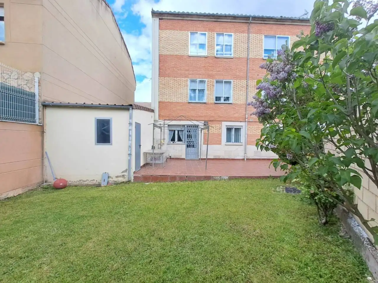 Exterior view of Flat for sale in Burgos  with Heating, Private garden and Parquet flooring