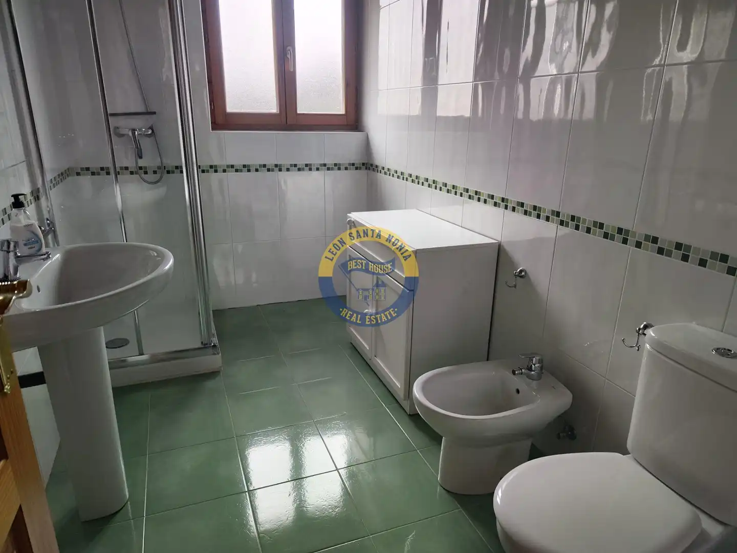 Bathroom of Houses for sale in Villaquilambre  with Heating, Private garden and Terrace