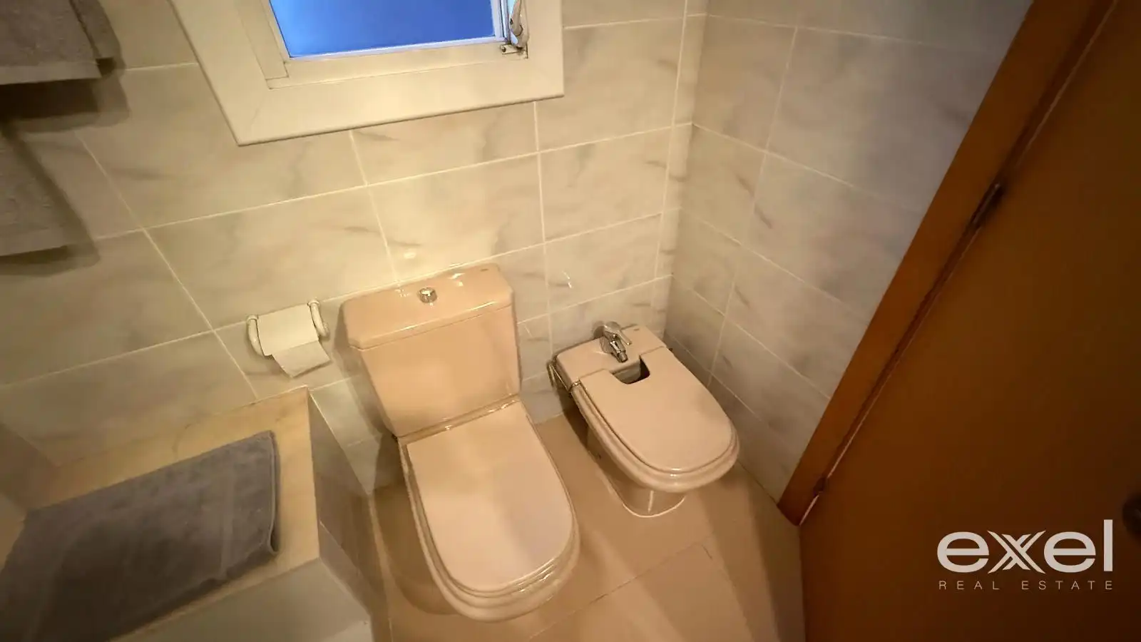 Bany de Pis en venda en Cornellà de Llobregat amb Aire condicionat, Calefacció i Terrassa