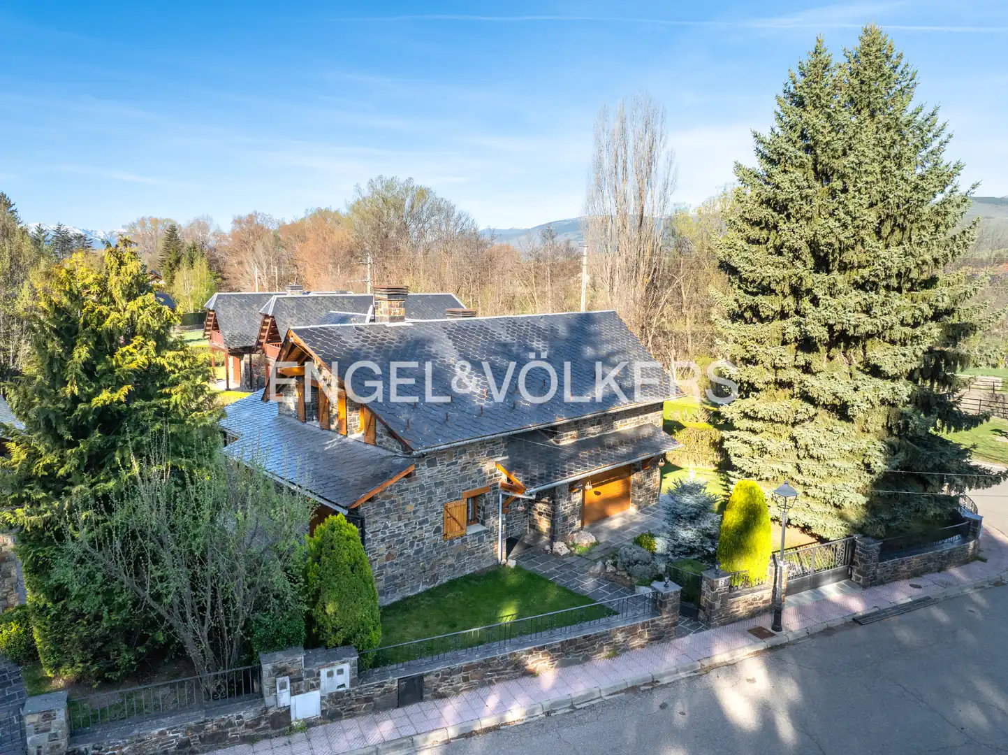 Vista exterior de Casa o chalet en venta en Llívia con Calefacción, Jardín privado y Parquet