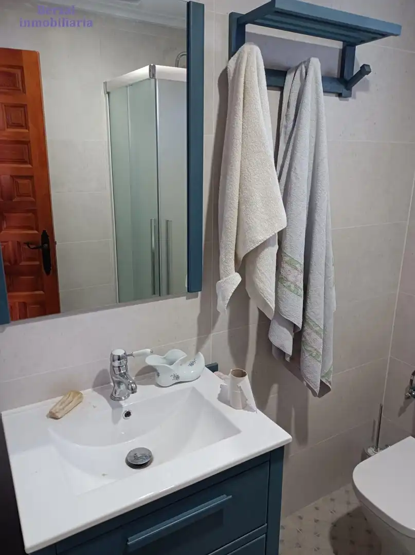 Bany de Casa o xalet en venda en Matute amb Terrassa, Moblat i Balcó