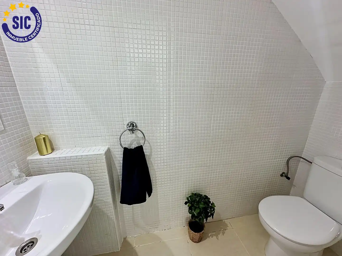 Baño de Casa adosada en venta en Serra con Jardín privado, Terraza y Piscina comunitaria