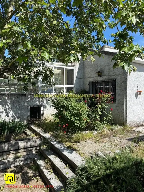 Vista exterior de Casa o xalet en venda en Alba de Tormes amb Jardí privat i Piscina