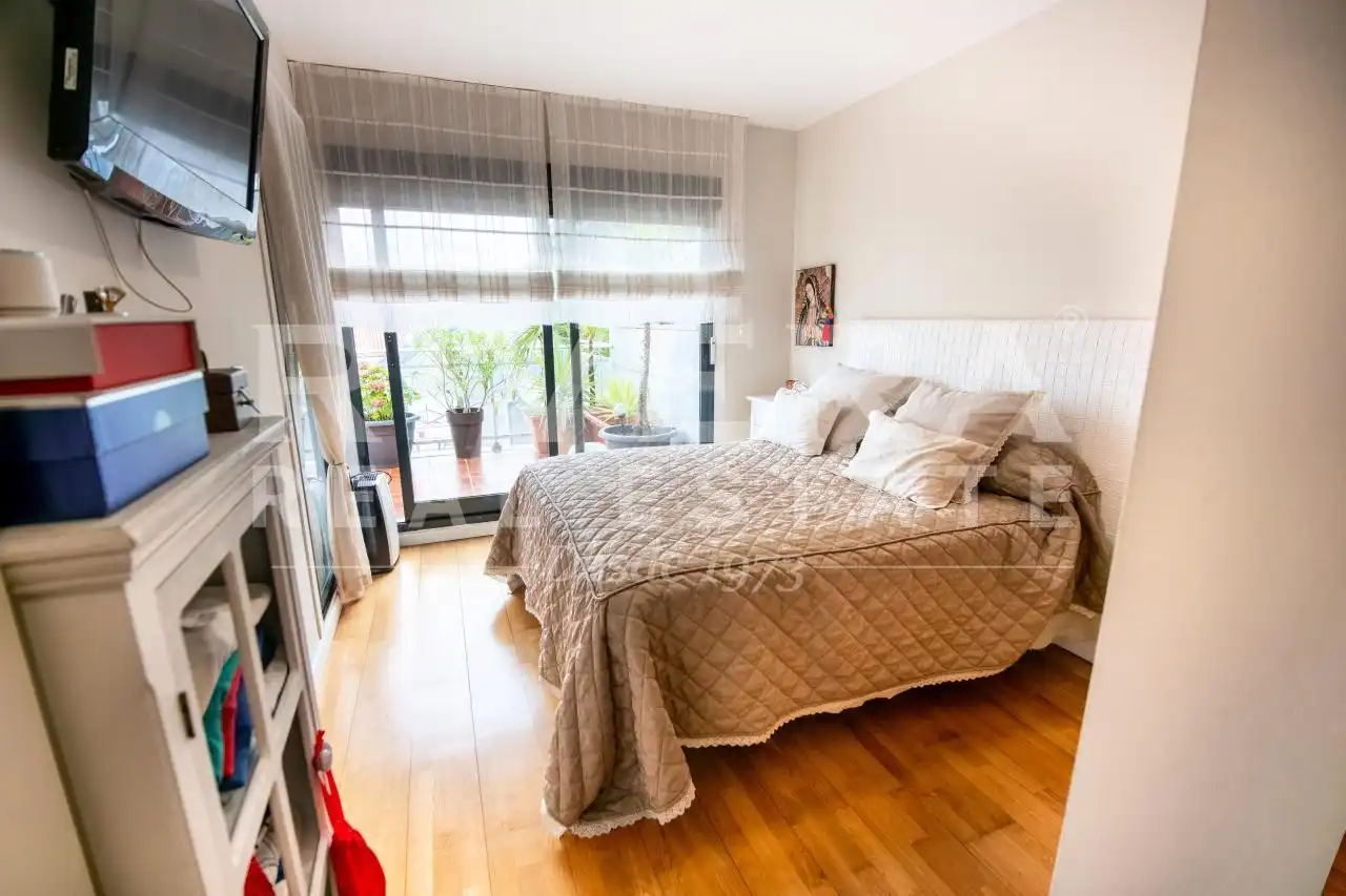 Habitación de Ático en venta en Sanxenxo con Calefacción, Parquet y Terraza