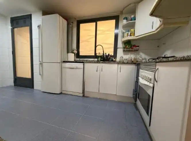 Küche von Wohnung zum Verkauf in Benetússer mit Klimaanlage, Abstellraum und Balkon