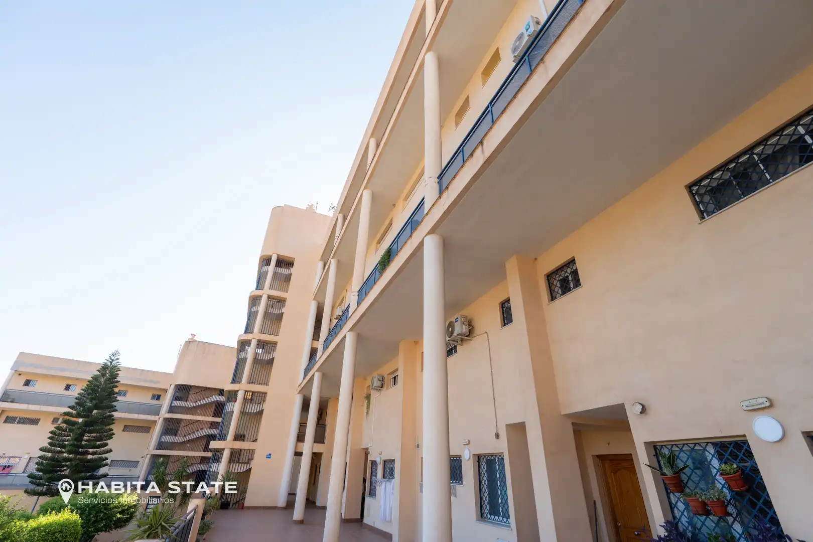 Vista exterior de Piso en venta en Roquetas de Mar con Aire acondicionado, Amueblado y Balcón