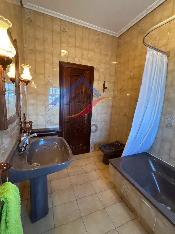 Bany de Casa o xalet en venda en Piélagos amb Calefacció, Jardí privat i Parquet