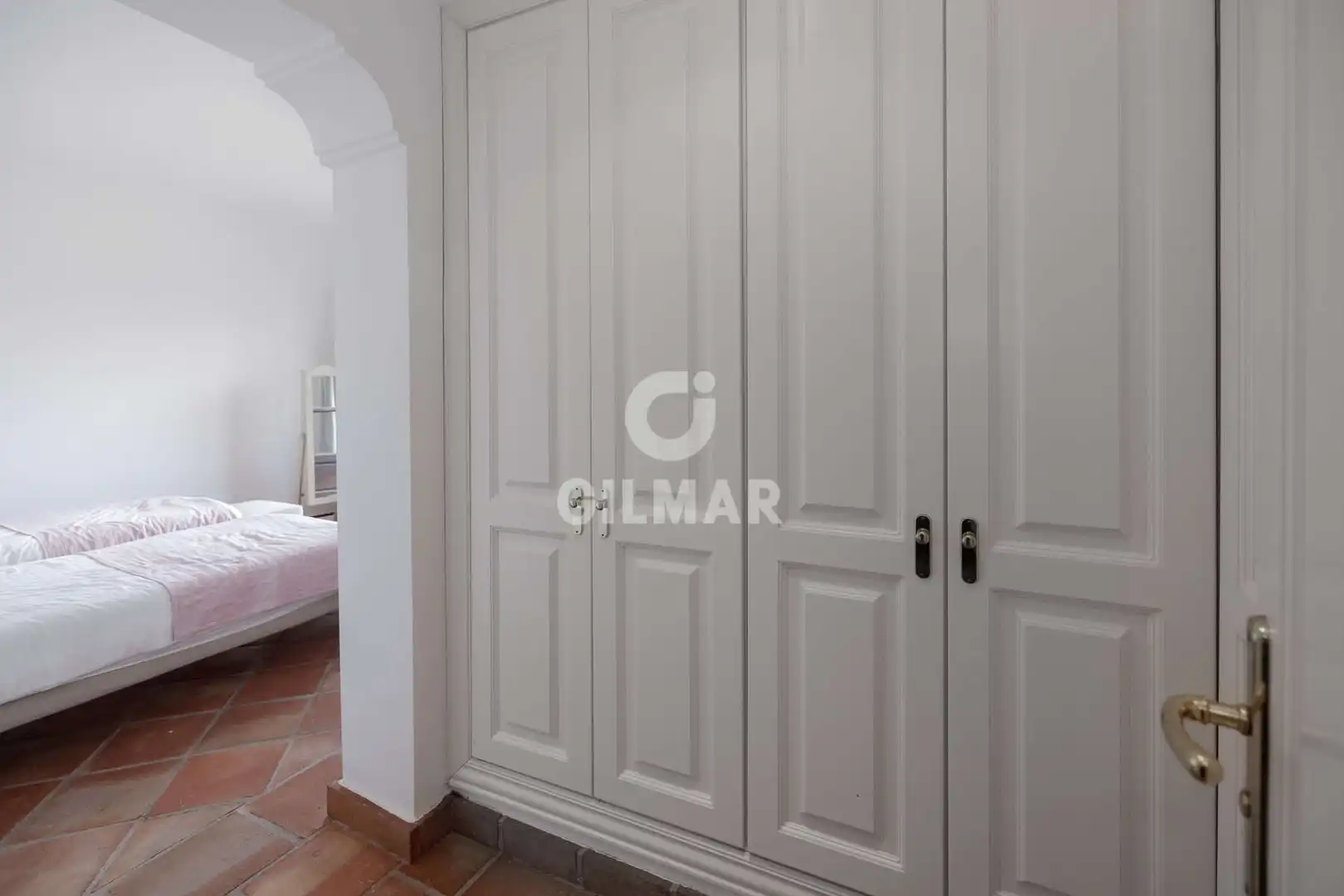 Habitación de Casa adosada en venta en Benahavís con Calefacción y Piscina