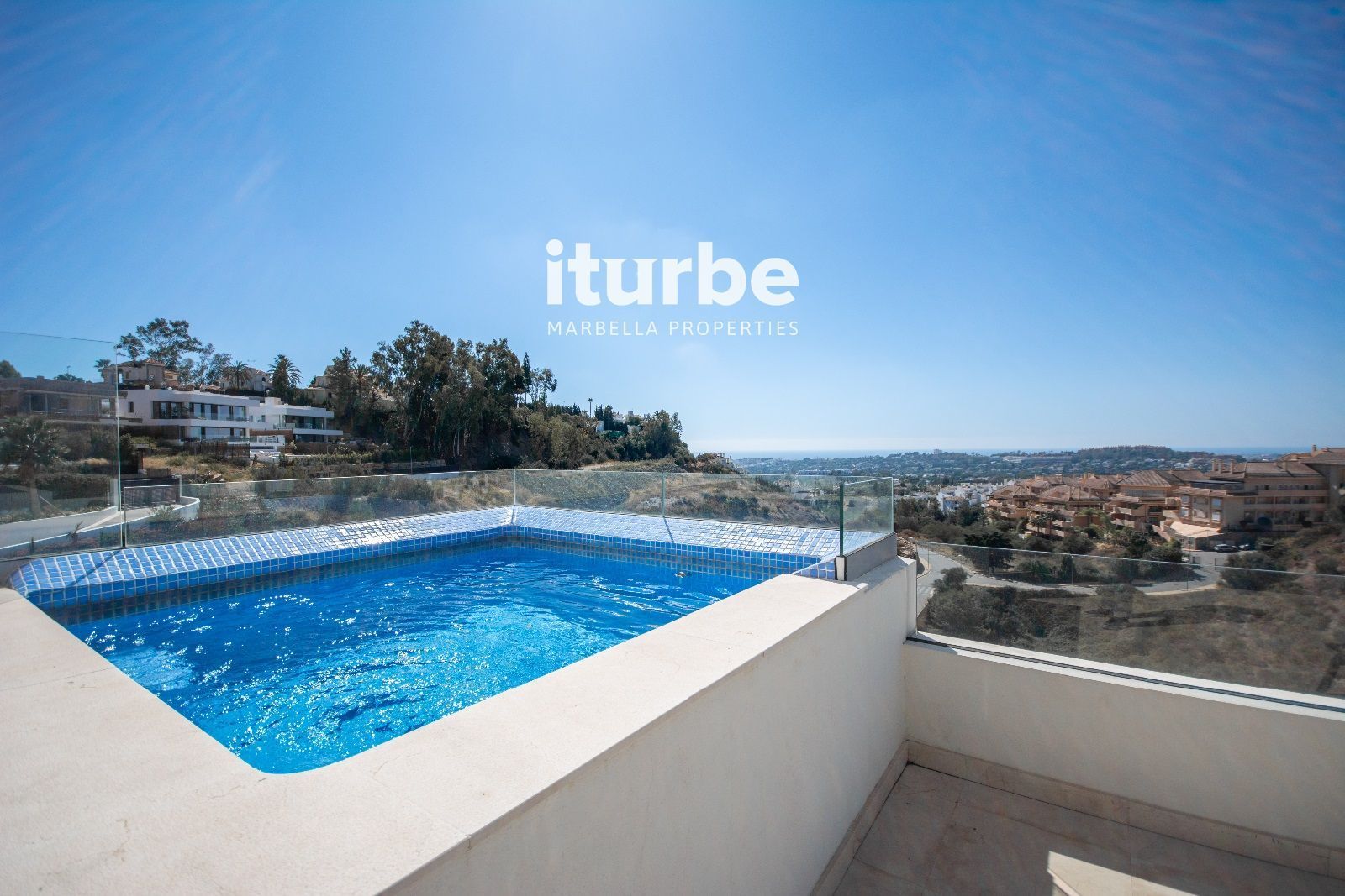 Vista exterior de Pis de lloguer en Marbella amb Aire condicionat, Piscina i Moblat