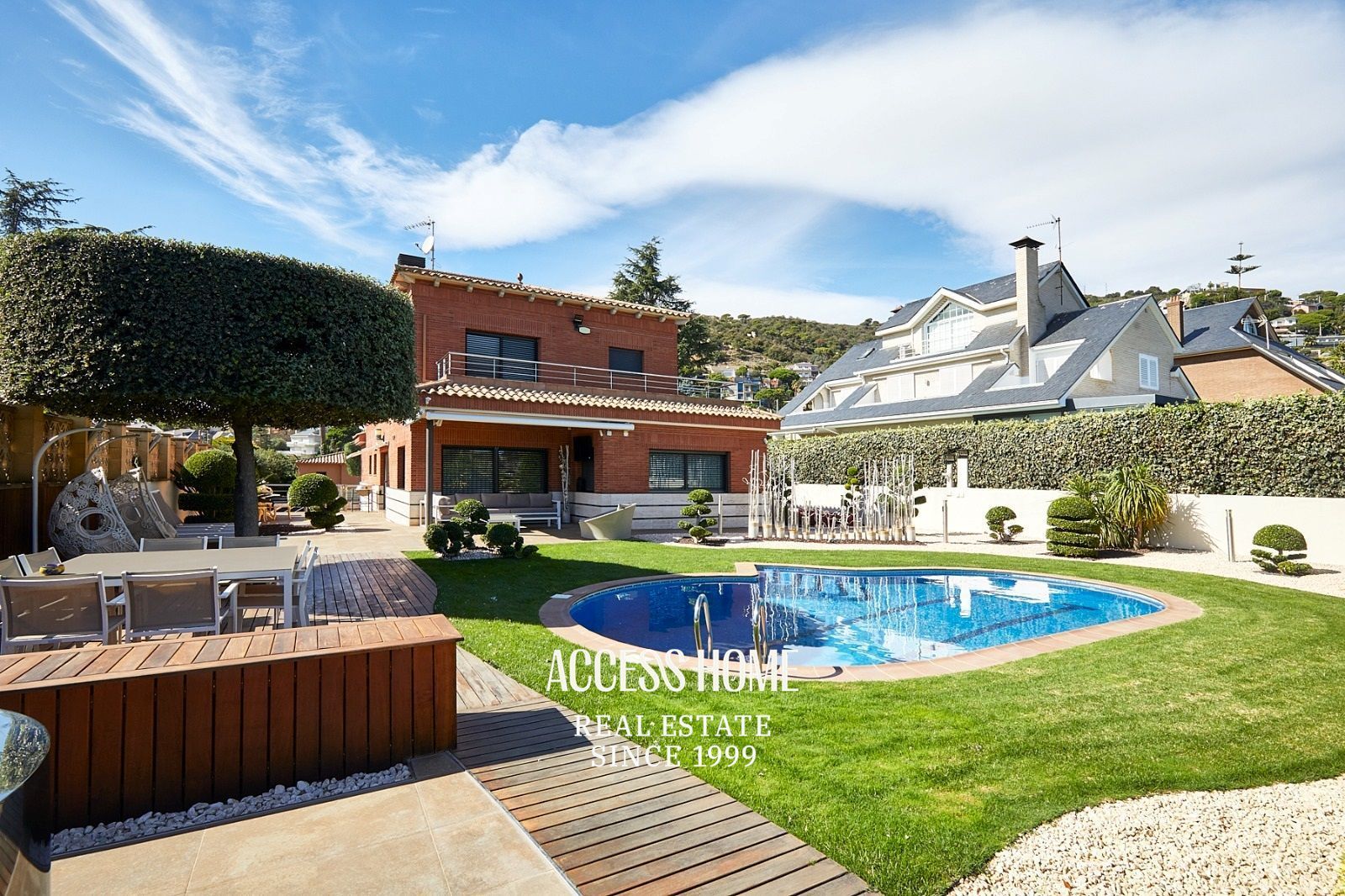 Vista exterior de Casa o xalet en venda en Badalona amb Aire condicionat, Calefacció i Piscina