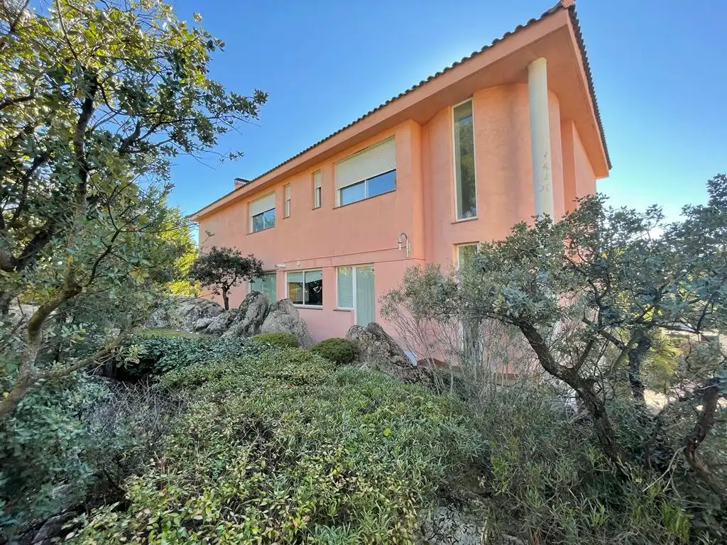 Vista exterior de Casa o xalet de lloguer en Torrelodones amb Calefacció, Jardí privat i Terrassa
