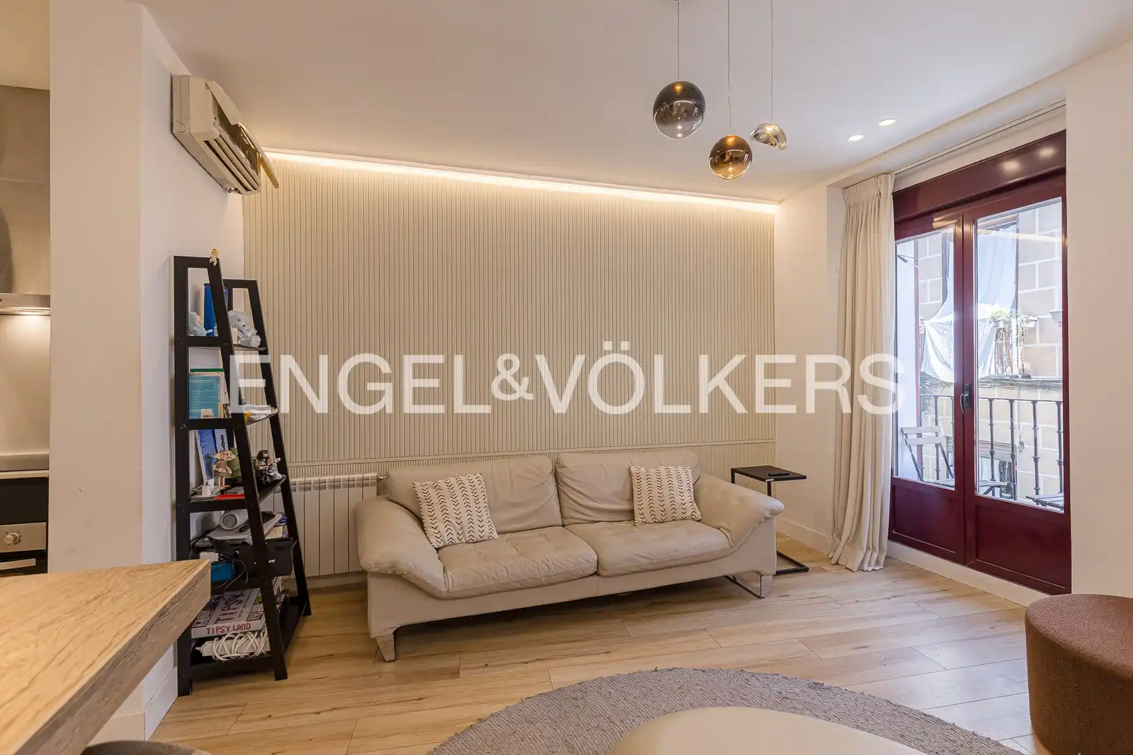 Living room of Flat for rent in Madrid  with Air Conditioner, Heating and Furnished