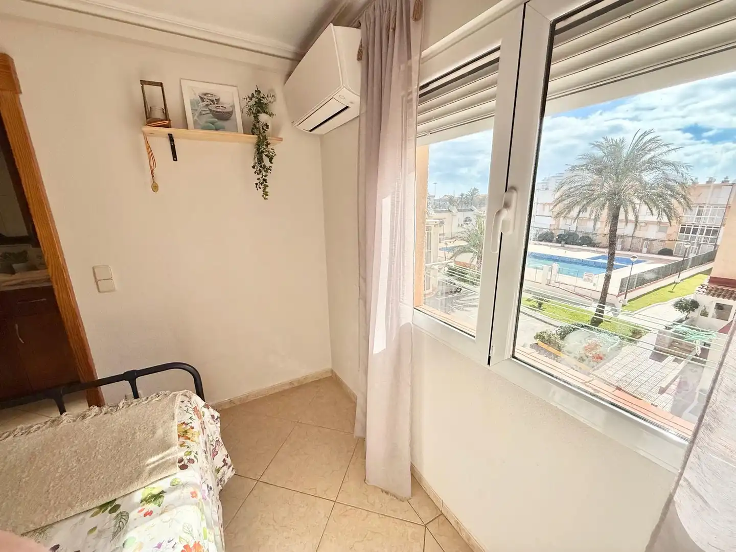 Habitación de Apartamento de alquiler en La Manga del Mar Menor con Aire acondicionado, Calefacción y Piscina