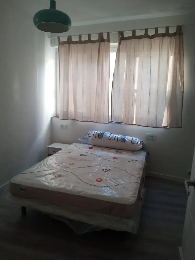 Dormitori de Apartament en venda en Lugo amb Calefacció, Terrassa i Moblat