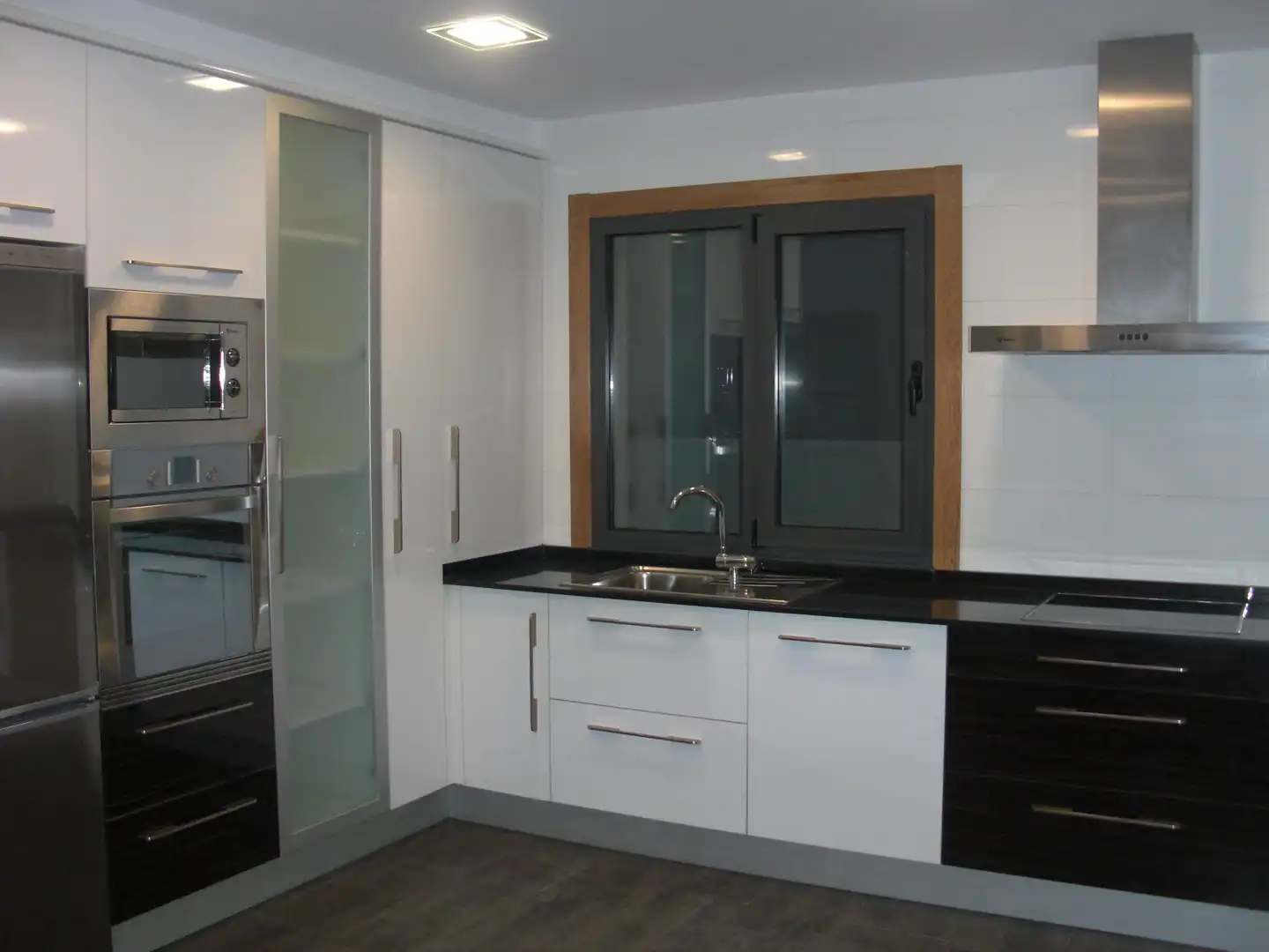 Cocina de Casa o chalet de alquiler en Vigo  con Jardín privado, Terraza y Alarma