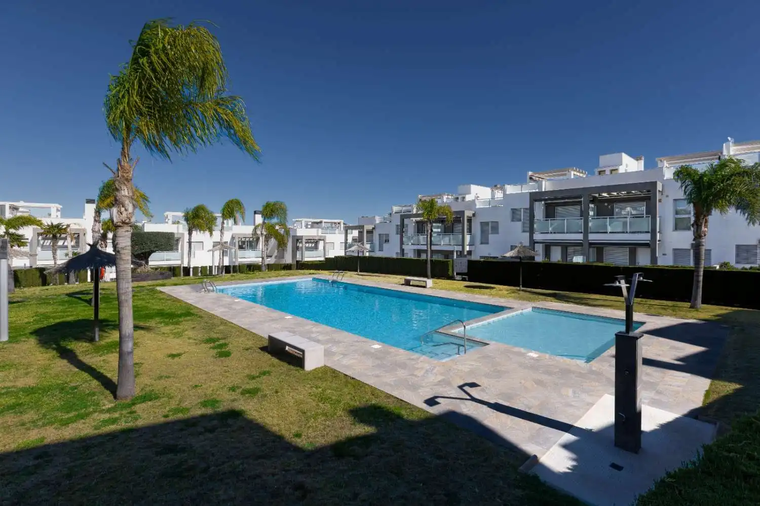 Piscina de Apartament en venda en Torrevieja amb Aire condicionat, Calefacció i Terrassa