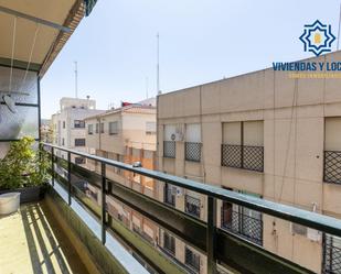 Vista exterior de Pis en venda en  Granada Capital amb Calefacció