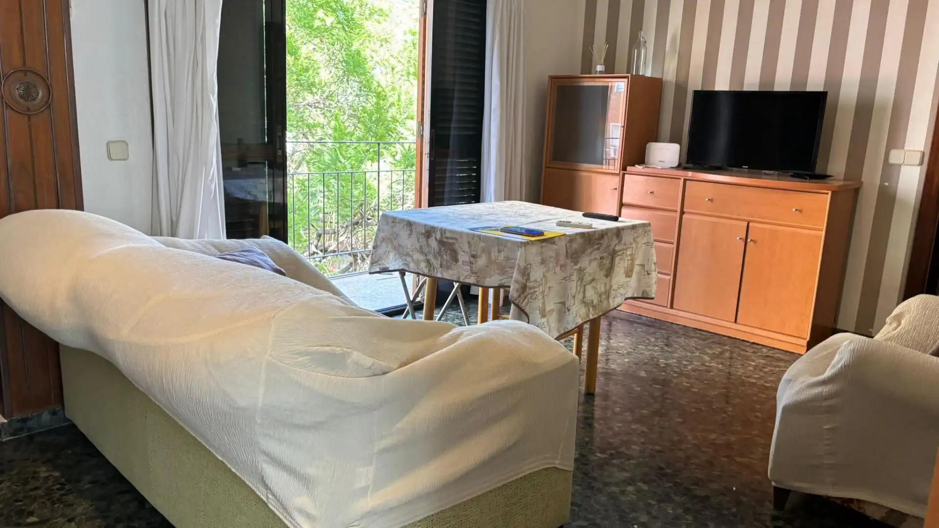 Room in Calle LOZOYA, El Plantinar – Avda. La Paz - El Juncal