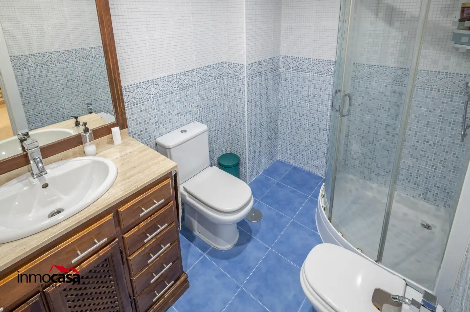 Baño de Piso en venta en Maracena con Aire acondicionado y Amueblado