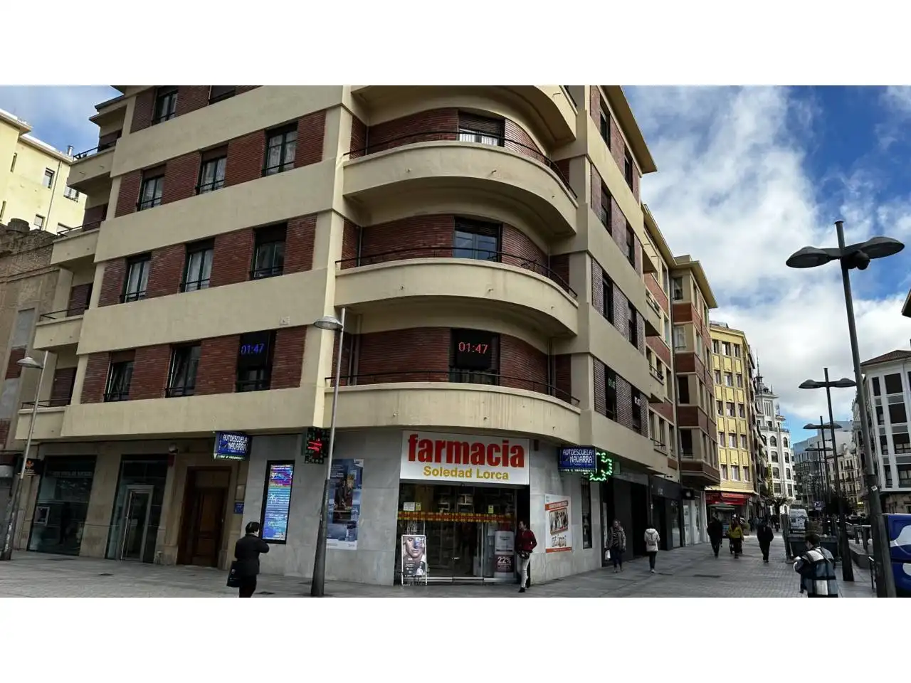 Außenansicht von Gebäude zur Miete in  Pamplona / Iruña