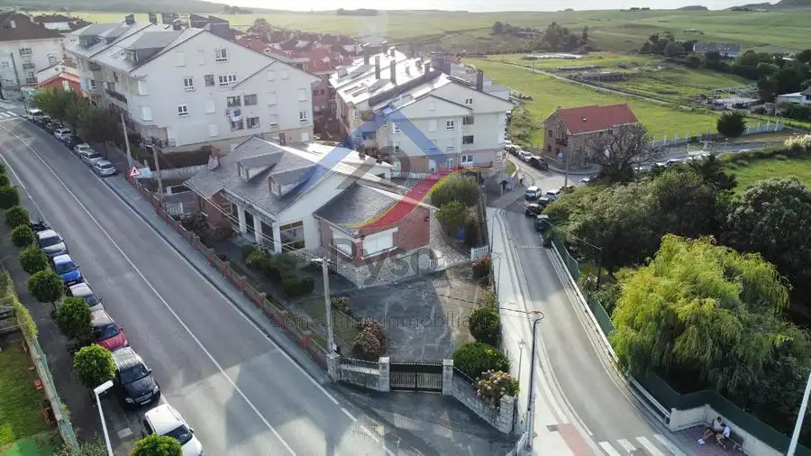 Vista exterior de Casa o xalet en venda en Piélagos amb Calefacció, Jardí privat i Parquet